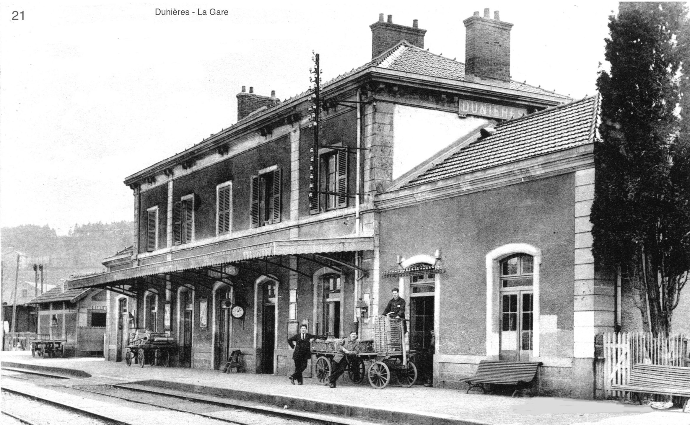 Ancienne gare de Dunières Gîte de la voie verte